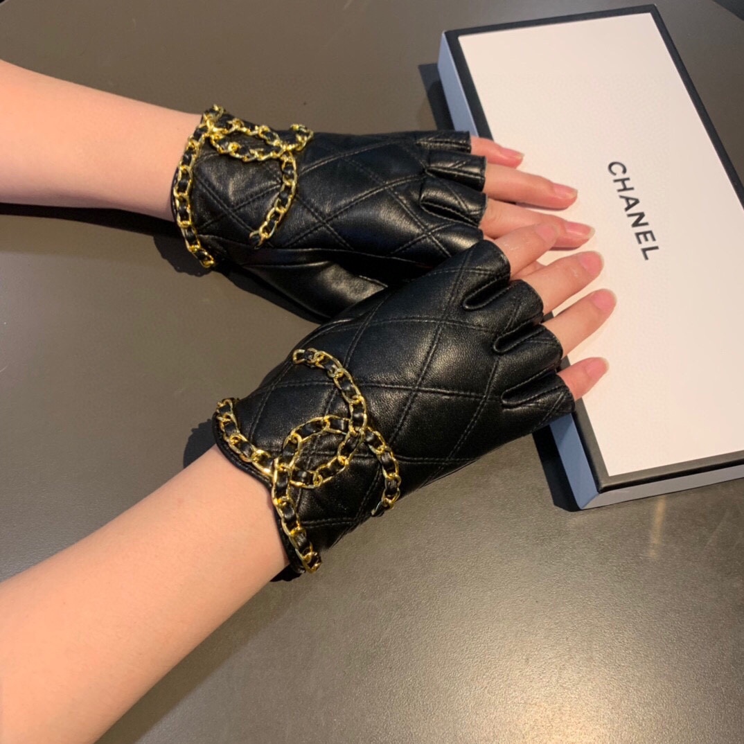 Chanel Gloves In Black