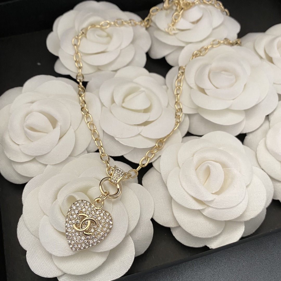 Chanel Twinkle Heart Chain Necklace Gold Tone For Women